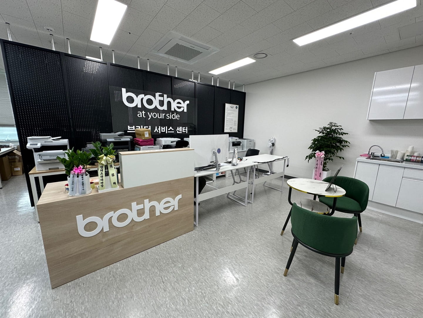 플러스 외관 이미지