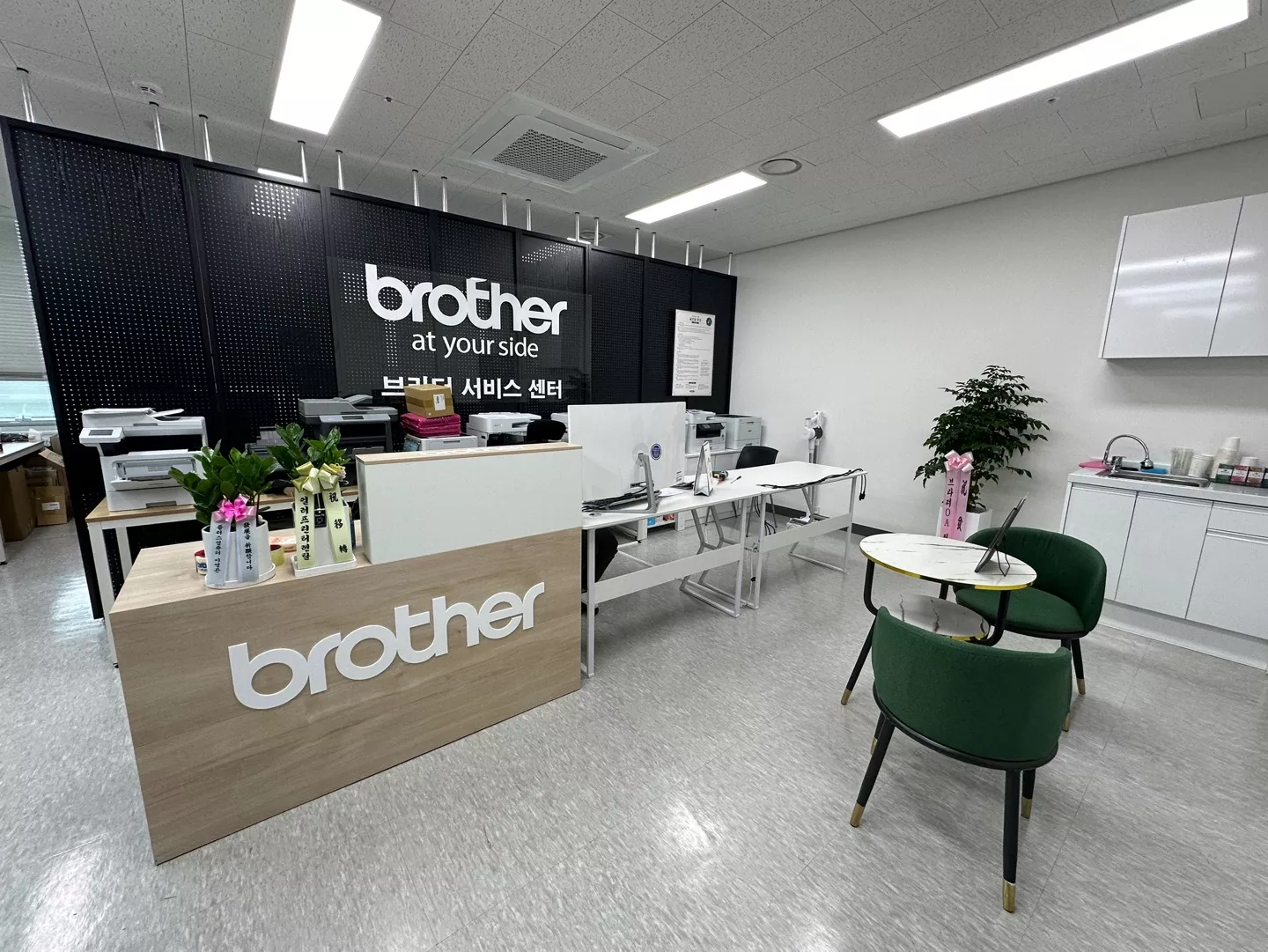 플러스 외관 이미지